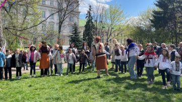 Гаївки водили, весну закликали, традиції шанували 04