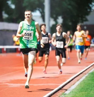 Вихованець ДЮСШ Янтар чемпіон України з бігу на 800 метрів 3