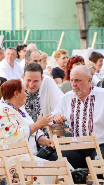 У селі Терновиця Франківський драмтеатр представив виставу «Нація» 01