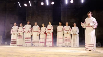 У селі Терновиця Франківський драмтеатр представив виставу «Нація» 05