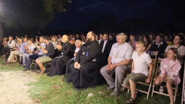 У селі Терновиця Франківський драмтеатр представив виставу «Нація» 09