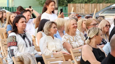 У селі Терновиця Франківський драмтеатр представив виставу «Нація» 12
