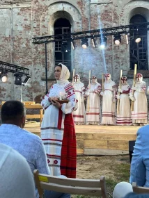 У селі Терновиця Франківський драмтеатр представив виставу «Нація» 15