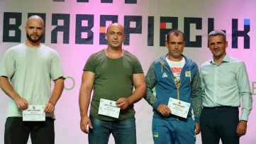 До Дня фізичної культури і спорту - нагородження спортсменів та тренерів 32
